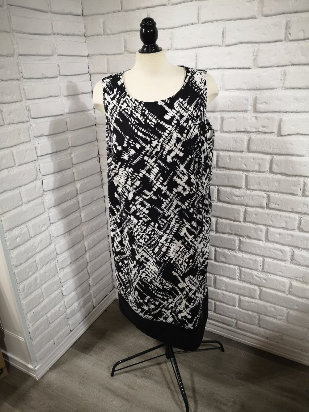 Penningtons Women's Size 20W Black & White Patterned Sleeveless Dress Summer